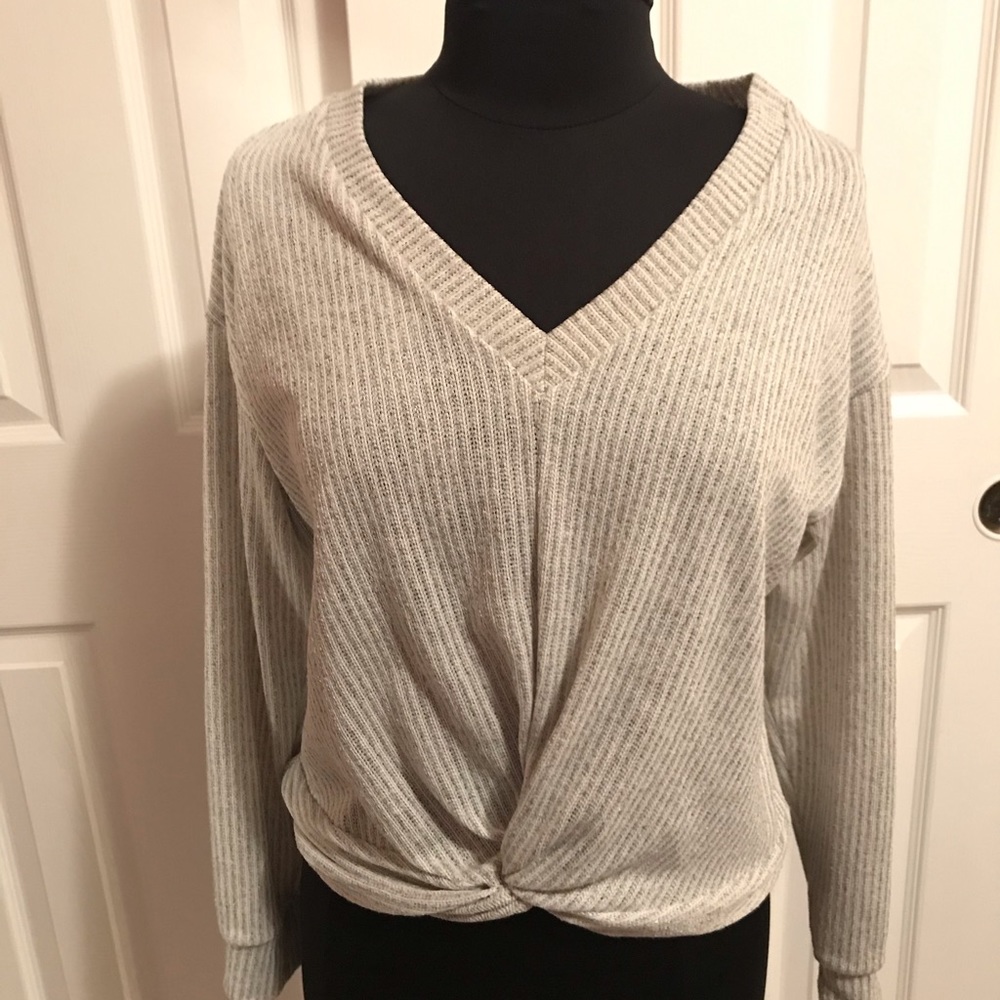 Vertical stitched long sleeve with knot in front.